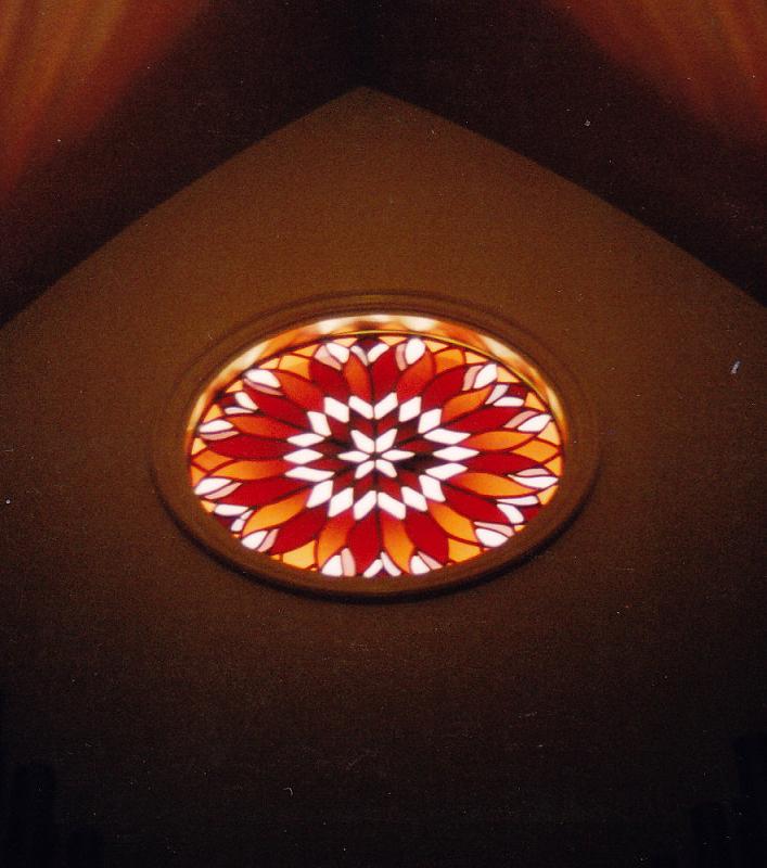 バラ窓｜ステンドグラス工房福井｜すてんどぐらす・オリビエ｜福井県のステンドグラス制作・修理・注文｜北陸・石川・富山・全国発送可