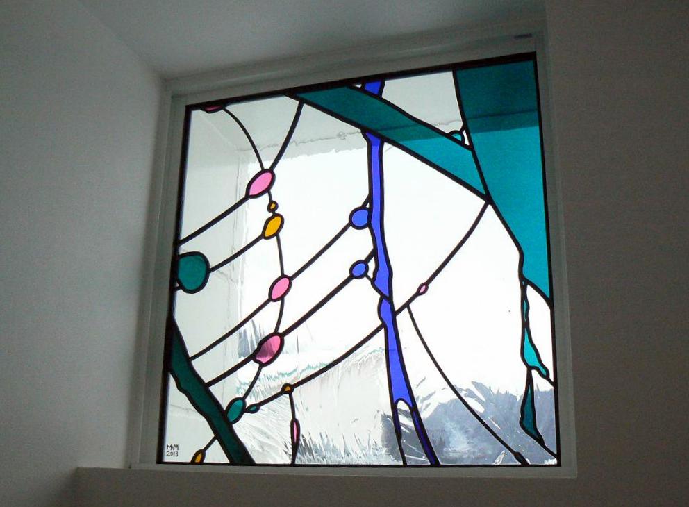水の踊り｜ステンドグラス工房福井｜すてんどぐらす・オリビエ｜福井県のステンドグラス制作・修理・注文｜北陸・石川・富山・全国発送可